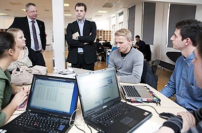 De studerende indviede ministeren i deres dagligdag på Copenhagen Business Academy.