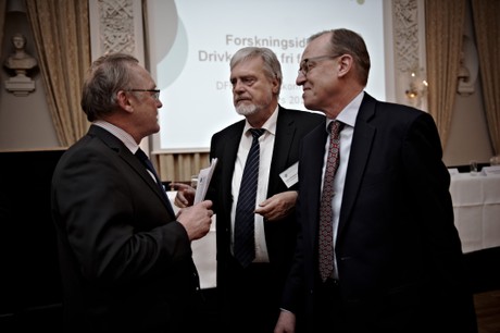 Den frie forskning bliver vendt mellem departementschefen Uffe Toudal Pedersen (tv), Jens Christian Djurhuus (midt) og Flemming Besenbacher (th)