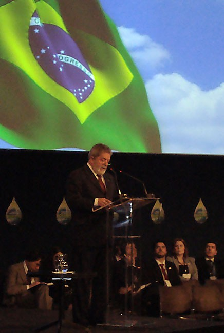 Brasiliens praesident Lula da Silva holder afslutningstalen, fredag den 21. november 2008.