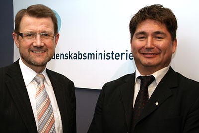 Videnskabsminister Helge Sander og Grønlands landsstyremedlem for forskning, Tommy Marø.