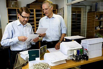 Helge Sander og Bertel Haarder Helge Sander og Bertel Haarder pakker kurverter