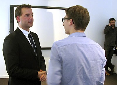 New minister Morten Østergaard (to the left) also took time to speak with Magnus Pedersen, the president of the National Union of Students in Denmark.