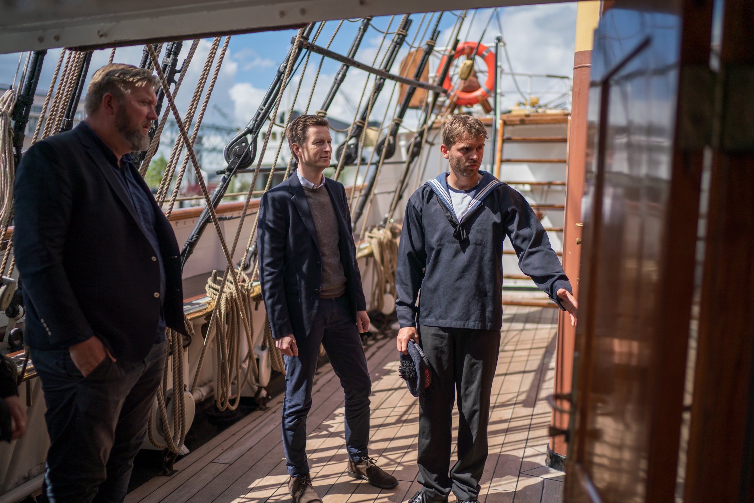 Uddannelses- og forskningsminister Jesper Petersen bliver vist rundt på Skoleskibet Georg Stage. Foto: Simon Wozniak