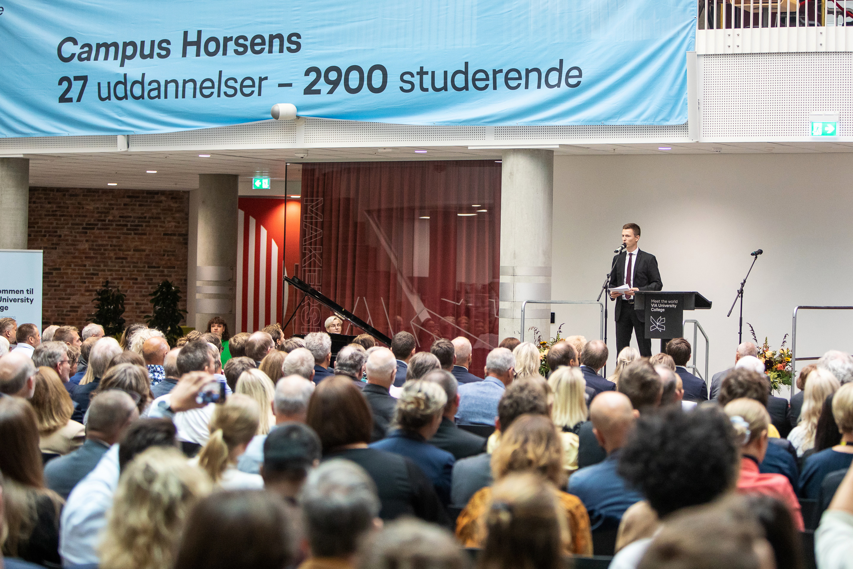 Uddannelses- og forskningsminister Jesper Petersen taler ved indvielsen af VIA's nye Campus i Horsens. Foto: Gregers Kirdorf