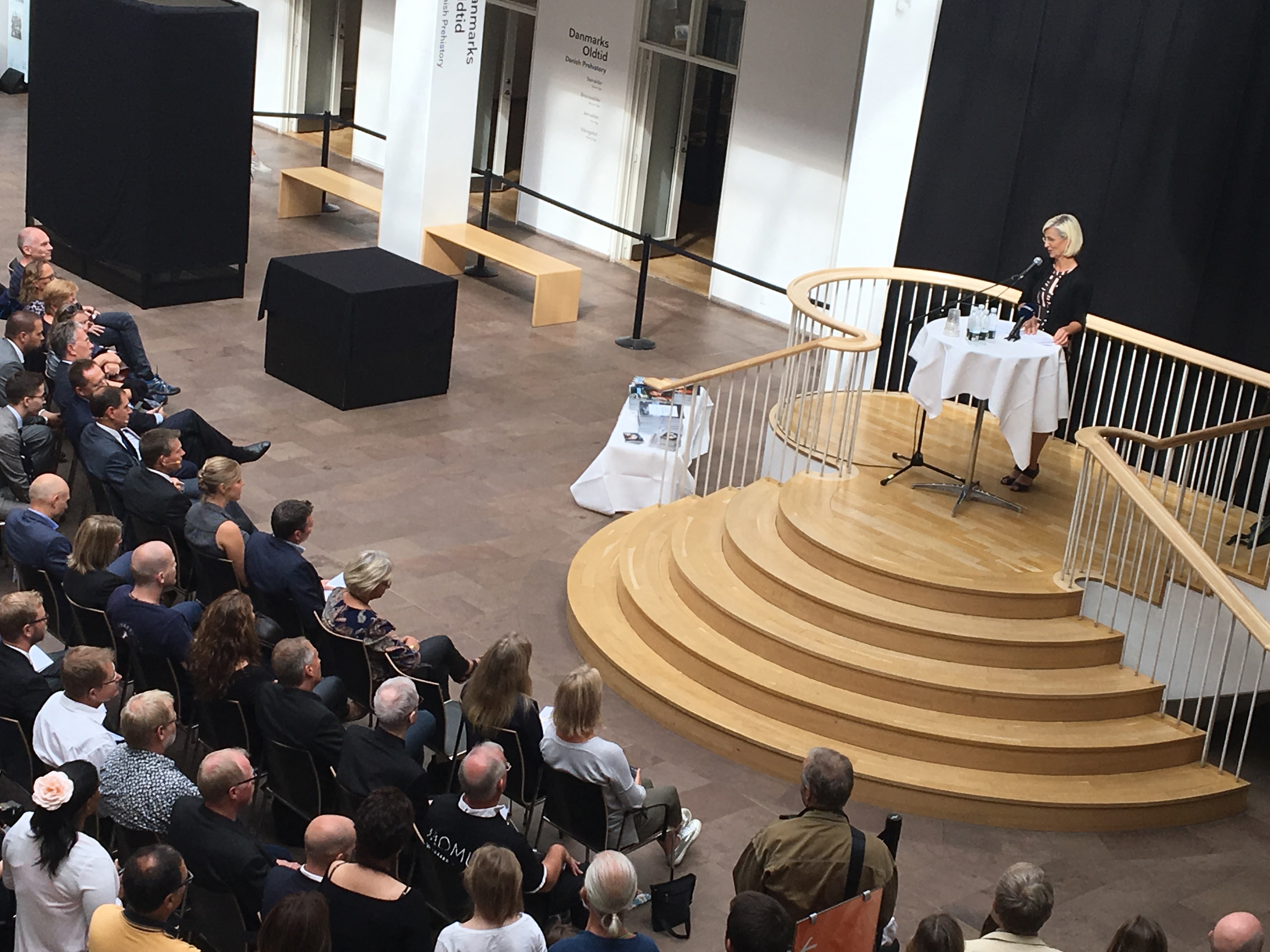 Ulla Tørnæs ved markeringen af etårsdagen for Danmarks første rumfærd, på Nationalmuseet.