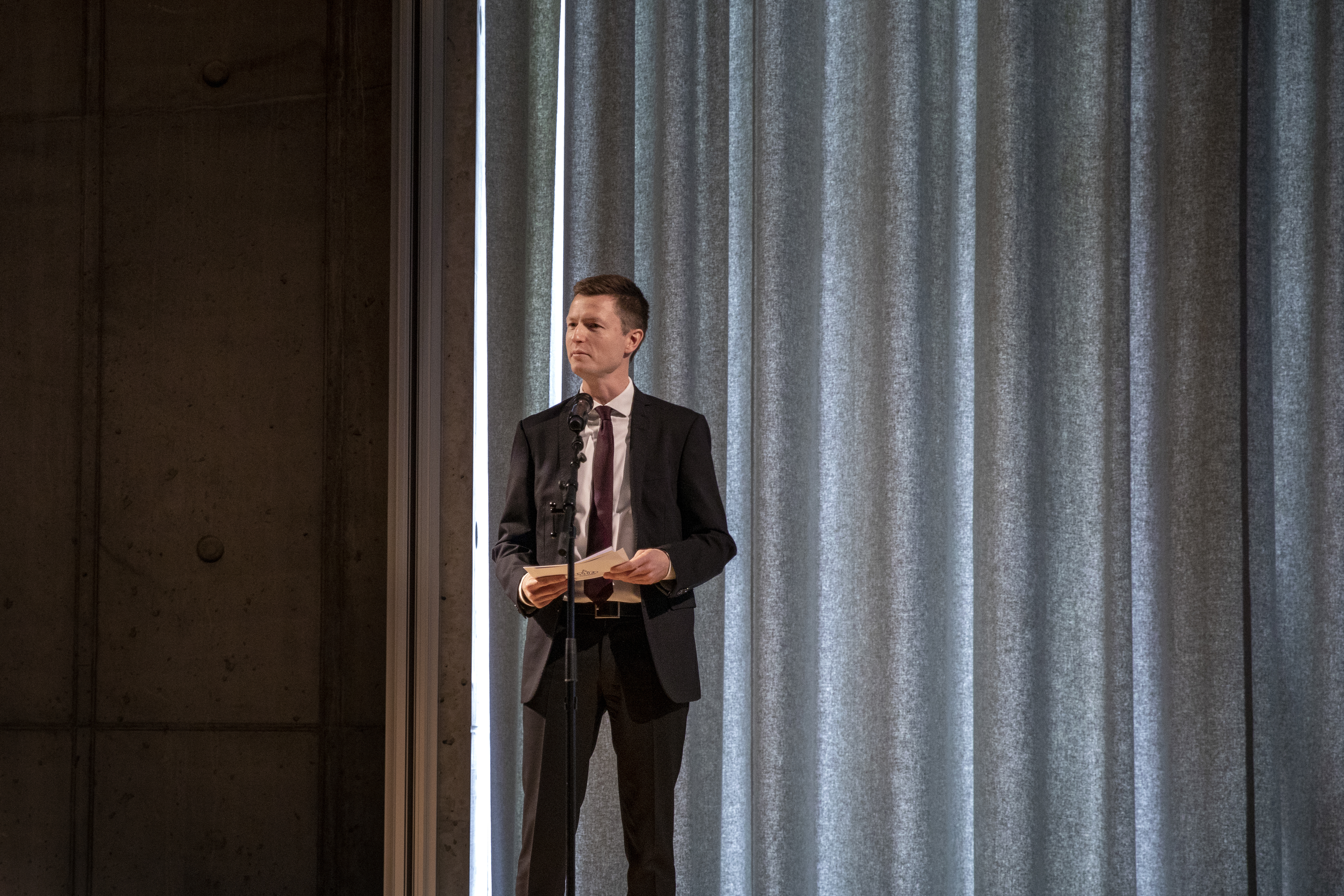 Uddannelses- og forskningsminister Jesper Petersen taler ved indvielsen af Arkitektskolen Aarhus