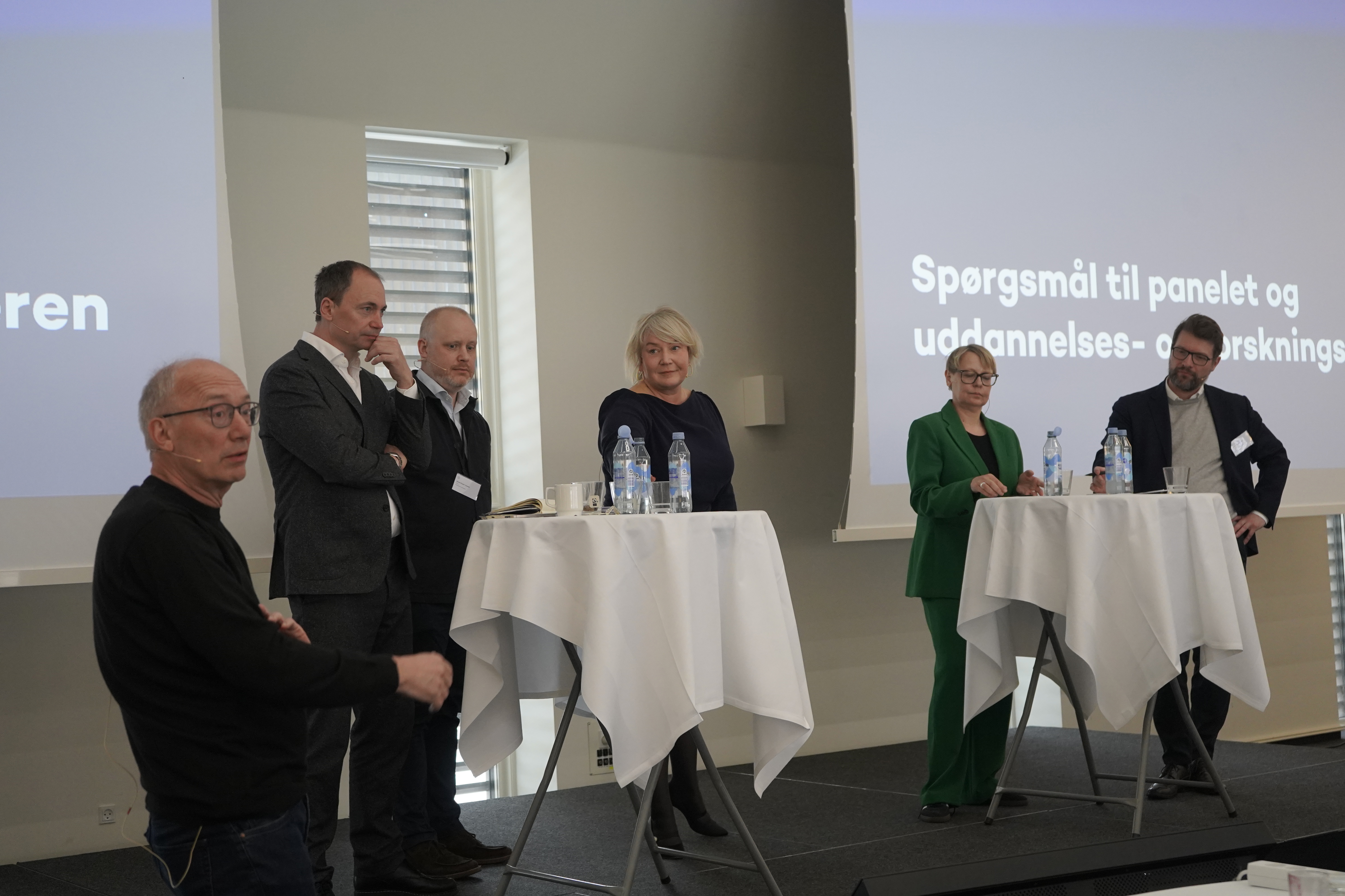 Paneldebat om de danske aktørers rolle sammen med uddannelses- og forskningsministeren. I panelet var Tommy Ahlers, serieiværksætter, investor og tidligere uddannelses- og forskningsminister, Thomas Bech Hansen, Executive Vice President i FORCE Technology, David Dreyer, formand for taskforce for bedre viden- og teknologioverførsel og rektor ved Københavns Universitet og Gitte Sommer Harrits, rektor ved VIA University College.