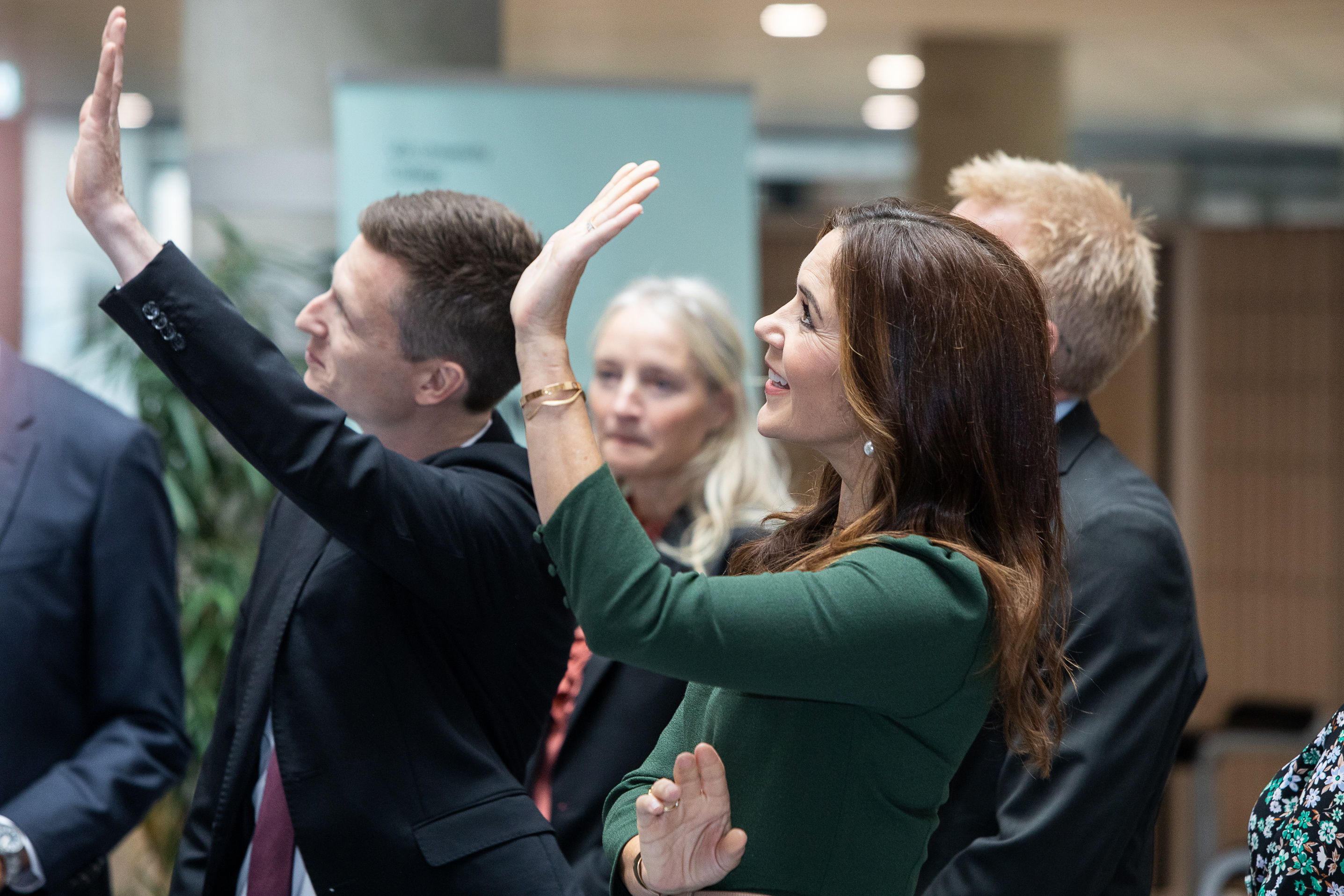 H.K.H. Kronprinsessen og Uddannelses- og forskningsminister Jesper Petersen på rundvisning i VIA Horsens. Foto: Gregers Kirdorf.